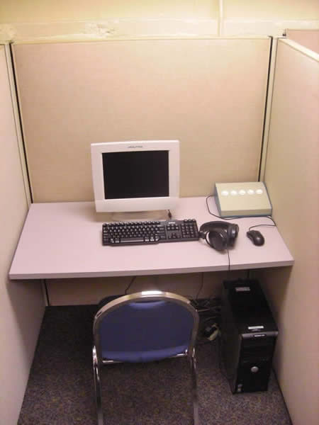 computer in cubicle